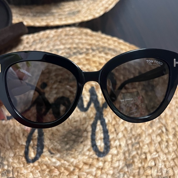 Tom Ford Cat Eye Polarized Sunglasses- Anya Authentic originally costs $480 - Picture 10 of 10